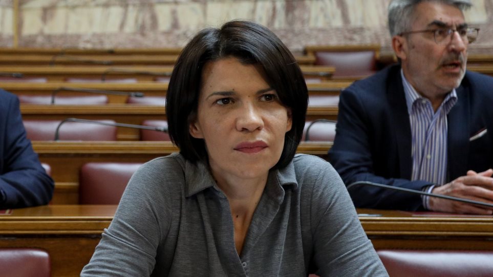 Γλέντι στο Twitter με τη βουλευτή του ΣΥΡΙΖΑ που είπε ότι ο Σβώλος ήταν υποστηρικτής της ΝΔ