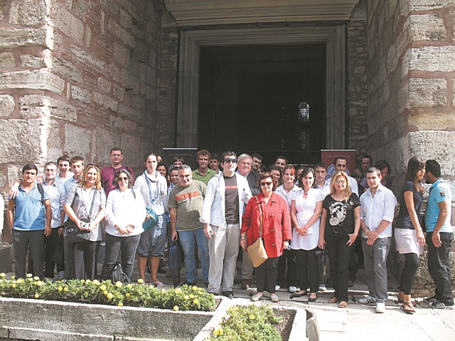 Παγκόσμιο προσκλητήριο με συγκέντρωση υπογραφών