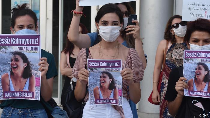 Θύελλα αντιδράσεων στην Τουρκία για τη σοκαριστική δολοφονία φοιτήτριας από τον σύντροφό της