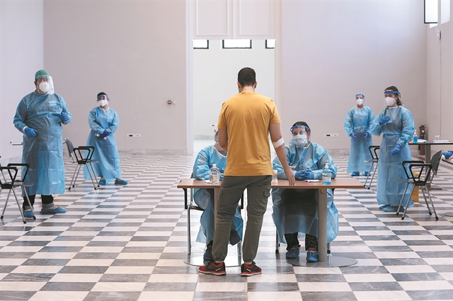 Δεν είναι τώρα η ώρα για να χαλαρώσουμε τα μέτρα προφύλαξης