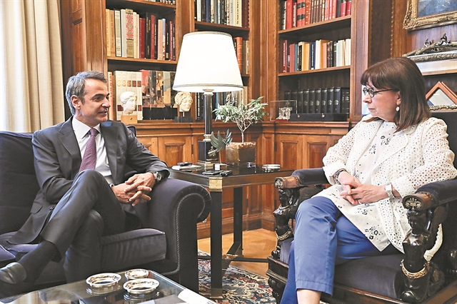 Νέες δομές, τεχνοκράτες και διορθωτικές κινήσεις