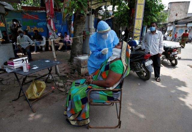 Ινδία: Ένας στους τέσσερις κατοίκους του Δελχί έχει αντισώματα κοροναϊού