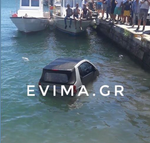 Κάρυστος: Ο αέρας πήρε αυτοκίνητο και το έριξε στη θάλασσα