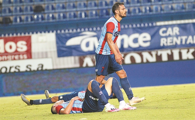 Επί… αναδιάρθρωσης κρεμάμενος