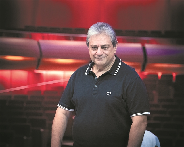 «Να κάνουμε το κοινό να ξεχάσει τα προβλήματα»