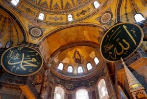 Αγία Σοφία: Κουρτίνες καλύπτουν τις αγιογραφίες εν όψει της προσευχής της Παρασκευής