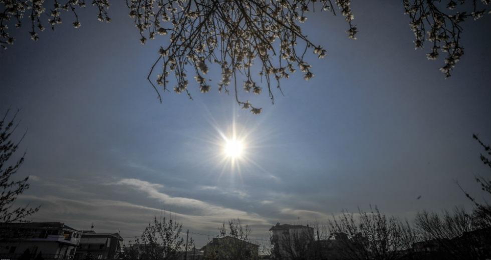 Καιρός: Ηλιοφάνεια αλλά και καταιγίδες την Κυριακή
