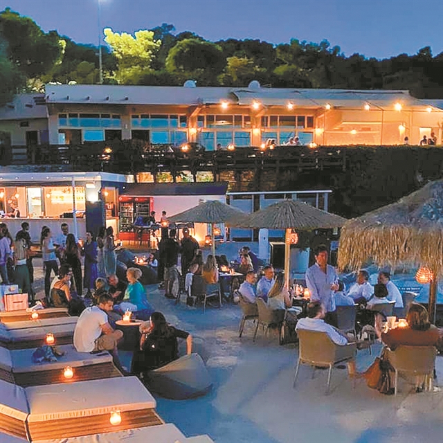 Ο κόσμος μέσα από μια κρυστάλλινη μπάλα…