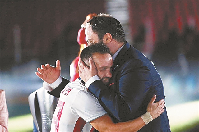 Ηγέτης και στους πανηγυρισμούς