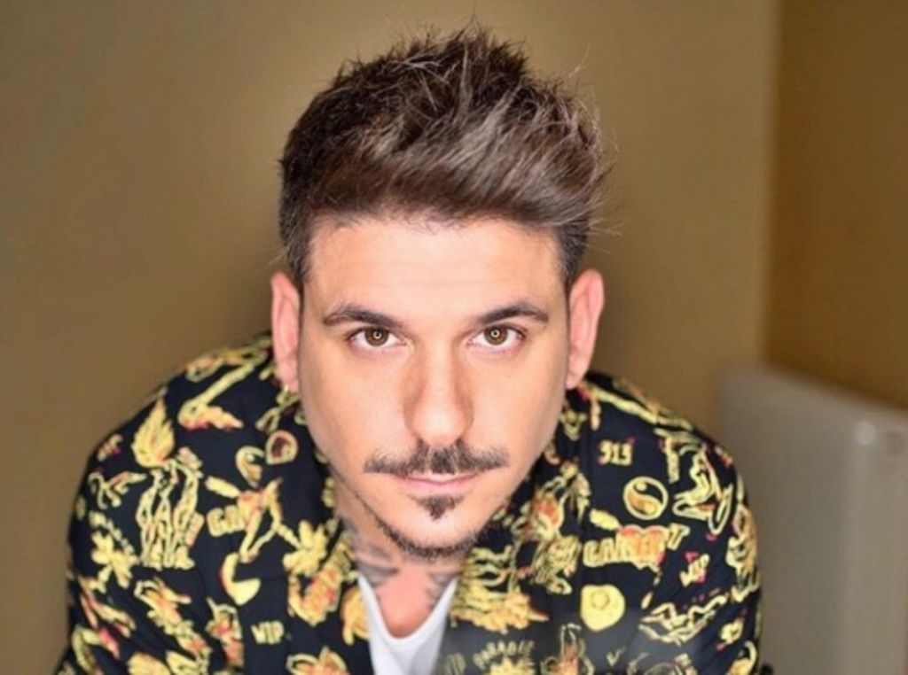 Γνωστός τραγουδιστής τραυματίστηκε κυνηγώντας ληστή στο κέντρο της Αθήνας