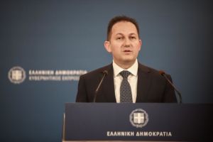 Πέτσας για Τσίπρα: Να κοιτάξει δίπλα του για το «διεφθαρμένο κόμμα»