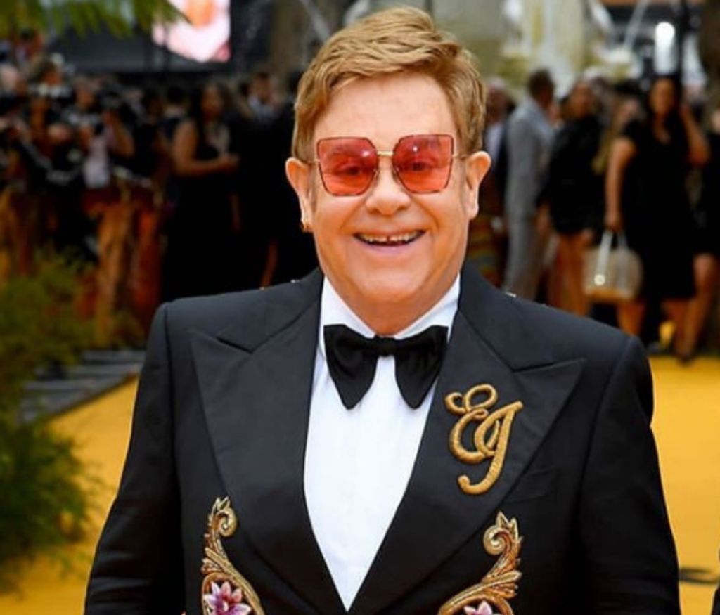 Έλτον Τζον: Γιόρτασε τα 30 χρόνια μακριά από το αλκόολ και τις ουσίες