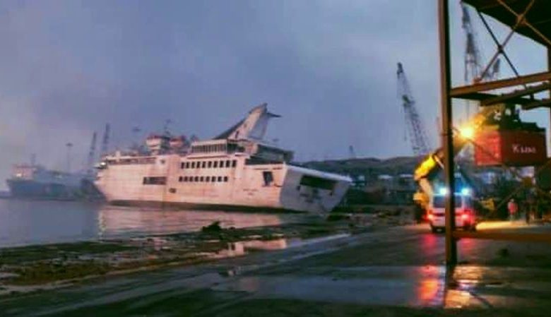 Βηρυτός: Η στιγμή που κρουαζιερόπλοιο βυθίζεται εξαιτίας της έκρηξης