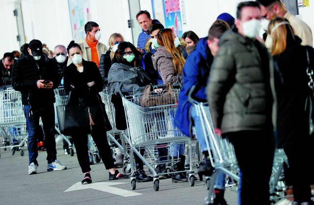 Κοροναϊός: Ξεφεύγει η κατάσταση στην Ιταλία – 925 εστίες μόλυνσης στη χώρα