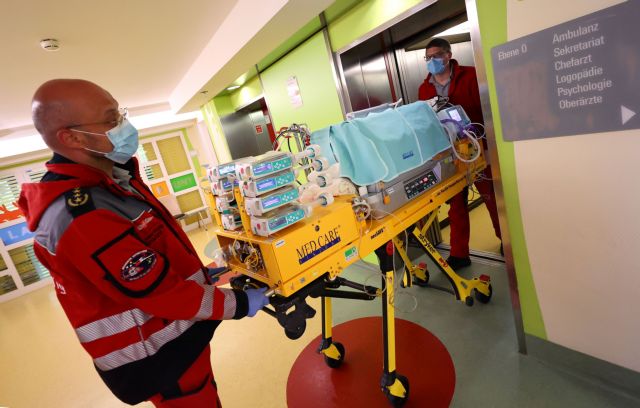 Θάνατος βρέφους που έπασχε από καρδιοπάθεια αφού προσβλήθηκε από κοροναϊό