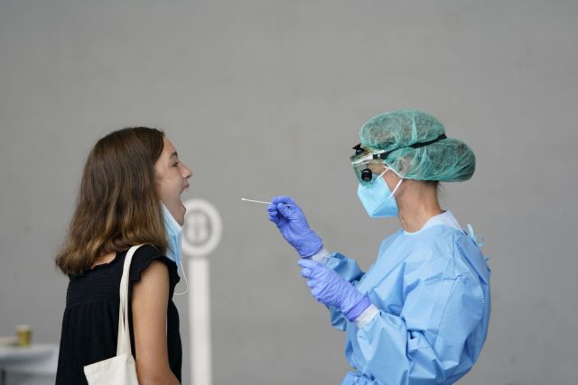 Ο κοροναϊός «σαρώνει» ξανά την Ισπανία