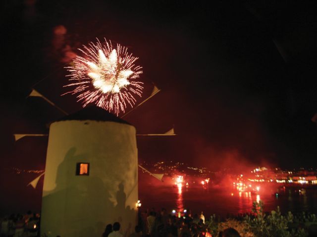 Μήνυση επαγγελματιών της Πάρου για «απόκρυψη κρουσμάτων» κοροναϊού