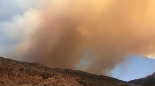 Μαίνεται η πυρκαγιά στη Μάνη: Εκκενώθηκαν πέντε οικισμοί