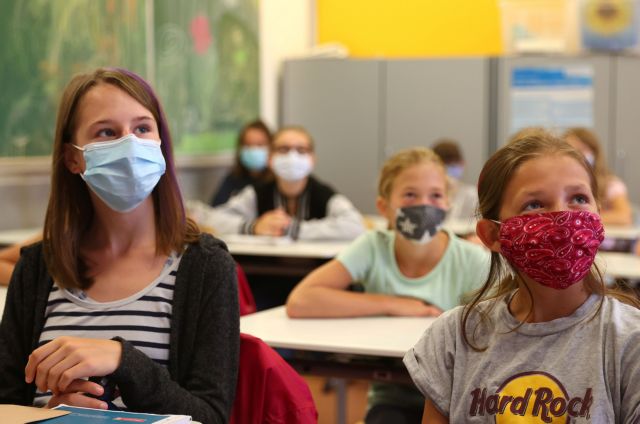 Παιδιατρική εταιρεία: Γιατί τα παιδιά πρέπει να φορέσουν μάσκα στο σχολείο