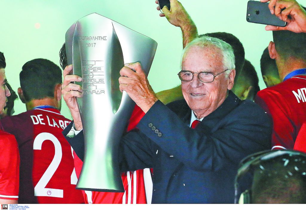 Στο Ερυθρόλευκο Πάνθεον