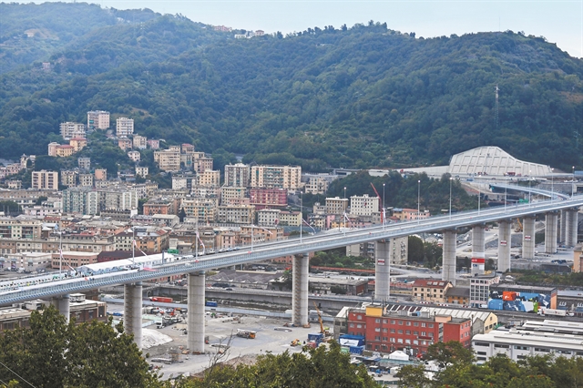 Εγκαίνια της νέας γέφυρας με μια μεγάλη απουσία