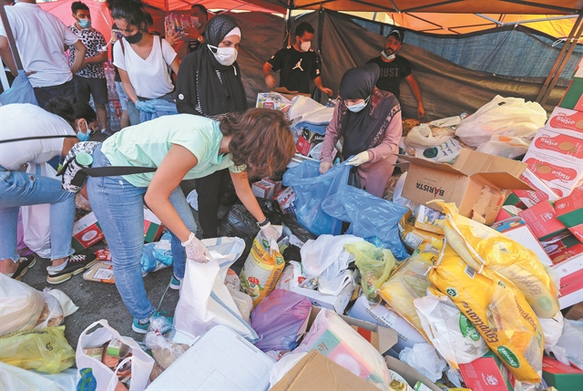 «Ολοι έχουν πάθει ζημιά, όλοι θέλουν βοήθεια»