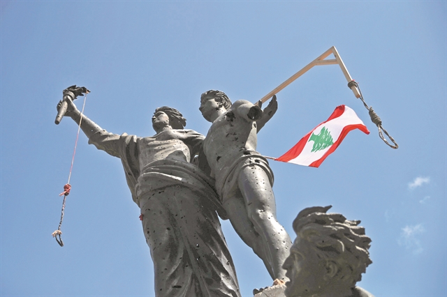 Η λαϊκή οργή έριξε την κυβέρνηση