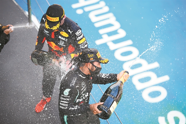 Κάποιος να τον νικήσει!