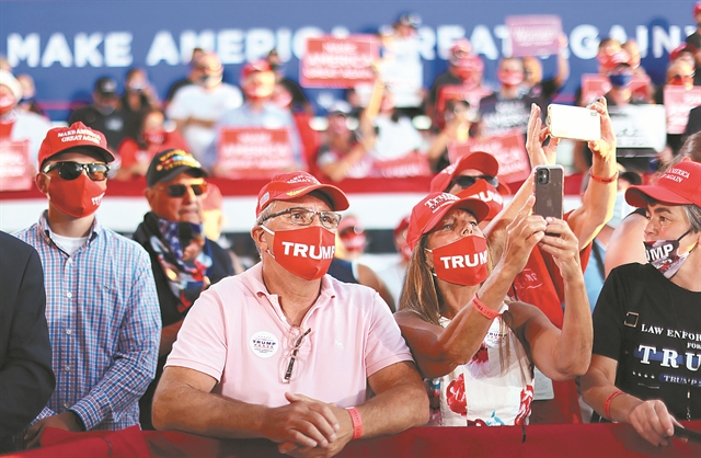 Εμβόλια, μάσκες, εκλογές