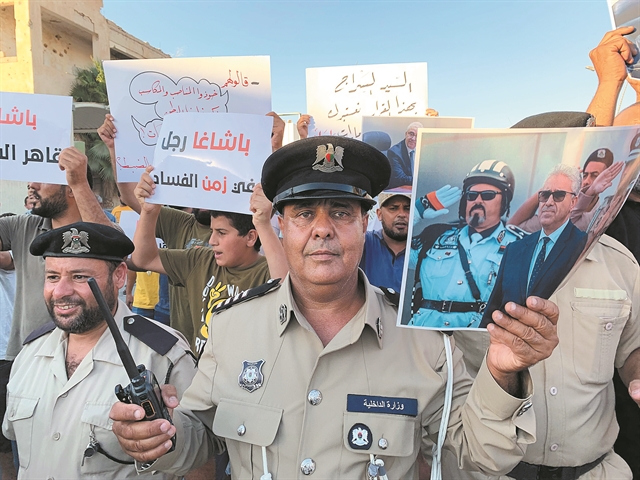 «Εμφύλιος» τώρα και μέσα στην κυβέρνηση της Τρίπολης