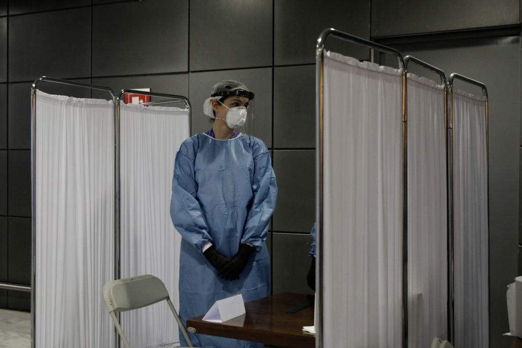 Μόσιαλος: Φορέστε μάσκα, δεν αντέχουμε δεύτερο lockdown