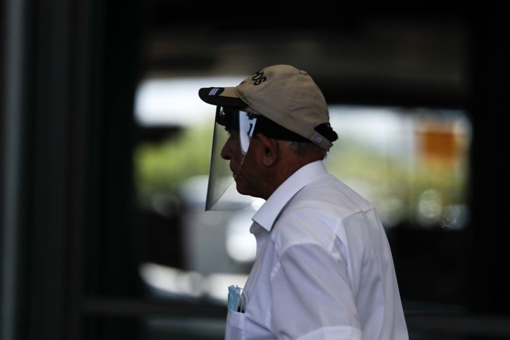 Κοροναϊός : Στο τραπέζι ο περιορισμός μετακινήσεων