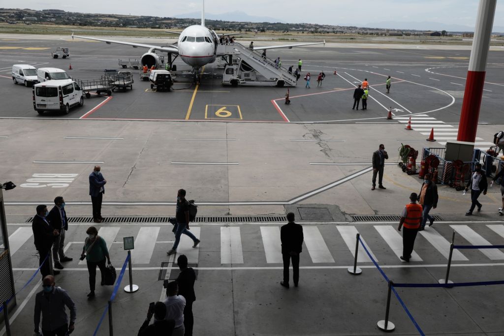 Κοροναϊός: Νέα αεροπορική οδηγία για τις πτήσεις από Αλβανία και Β. Μακεδονία