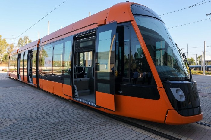 Τραμ: Παρελήφθησαν οι πρώτοι από τους 25 νέους συρμούς – Πώς θα γίνει η επέκταση προς Πειραιά