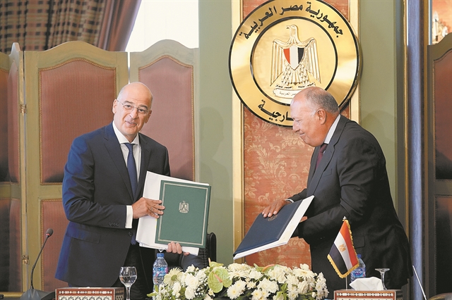 Ακροβασίες στη Βουλή