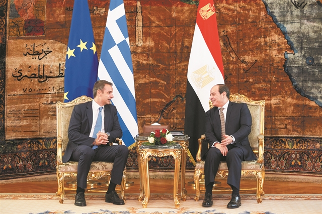 Επιμένει στο όπλο της διπλωματίας