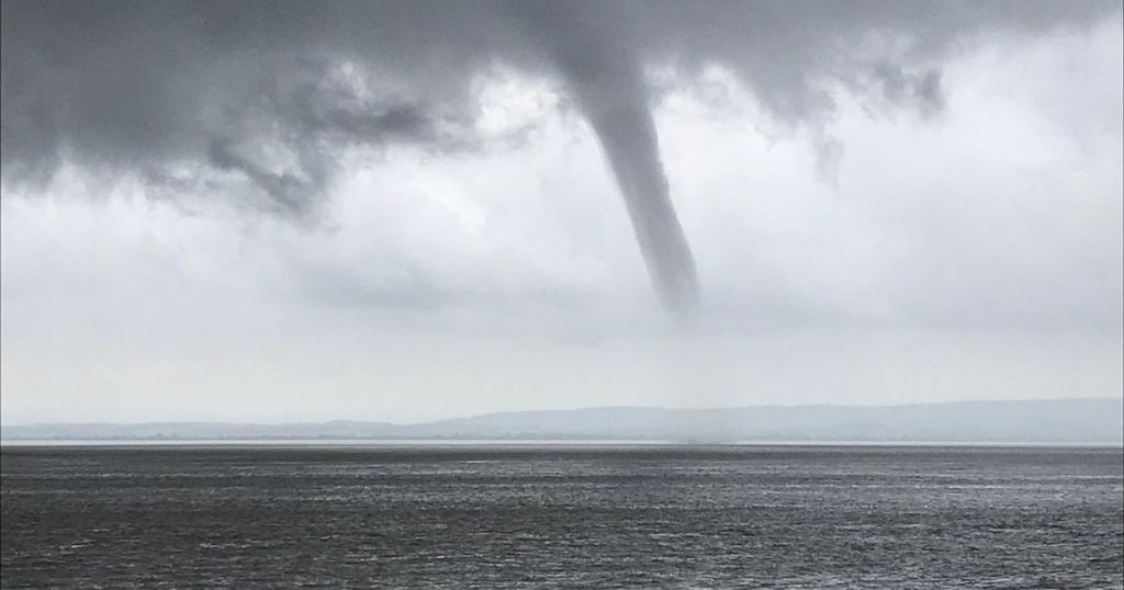 Πυροστρόβιλοι στην Καλιφόρνια, υδροστρόβιλος στο Μπρίστολ