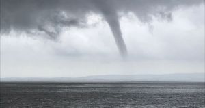 Πυροστρόβιλοι στην Καλιφόρνια, υδροστρόβιλος στο Μπρίστολ