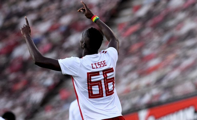 Ο Σισέ δεν πρόλαβε να σπρώξει τη μπάλα στα δίχτυα