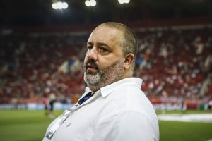 «Ντου» Καραπαπά σε Μπέο: «Για εργολαβία ήρθε»