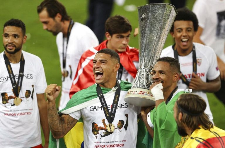 Ντιέγκο Κάρλος : Ο παίκτης της χρονιάς για τη Σεβίλλη