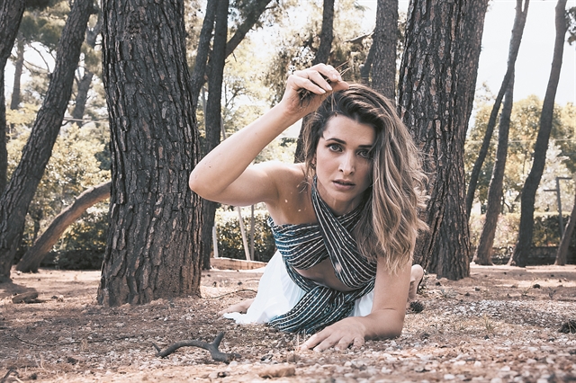 «Μια ηρωίδα που χάνει σχεδόν τα πάντα, αλλά μένει όρθια»