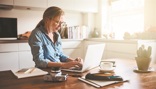 4 κλειδιά για ένα εργονομικό γραφείο στο σπίτι