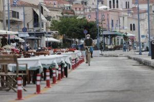 Άδειασε ο Πόρος – Όλοι εναντίον όλων για την εξάπλωση του κοροναϊού