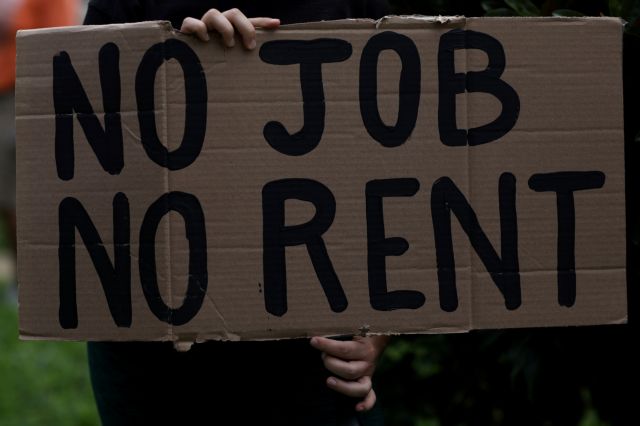 ΗΠΑ : Κύμα εξώσεων εν μέσω κοροναϊού – Αιτία η αδυναμία για συμφωνία στο πακέτο στήριξης