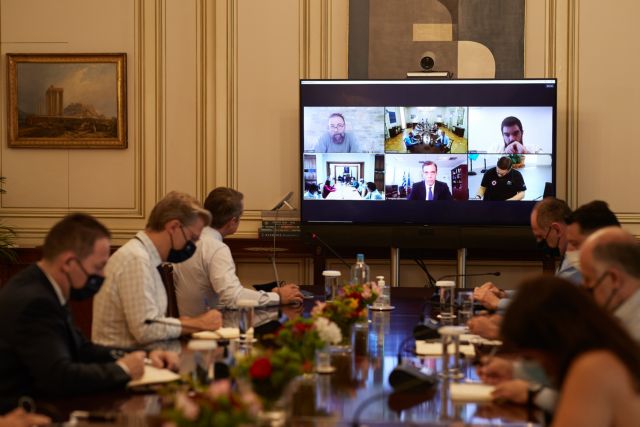 Νέα σύσκεψη μετά το αρνητικό ρεκόρ κρουσμάτων κοροναϊού υπό τον πρωθυπουργό