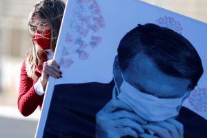 Παρά τις 100.000 νεκρούς, ο Μπολσονάρου έχει τη συνείδησή του ήσυχη