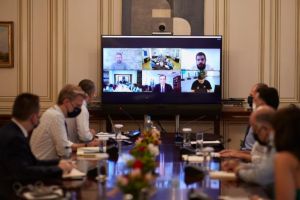 Μητσοτάκης σε τηλεδιάσκεψη: Η μάσκα πρέπει να γίνει πια μόνιμος συνοδός μας