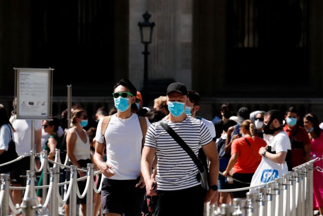 Το Παρίσι επιβάλλει τη χρήση μάσκας σε εξωτερικούς χώρους