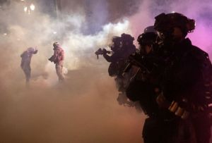 Διαδηλώσεις ΗΠΑ: Ρεπόρτερ πυροβολήθηκε στο μάτι – «Δεν στοχεύουν μόνο τους βίαιους διαδηλωτές»